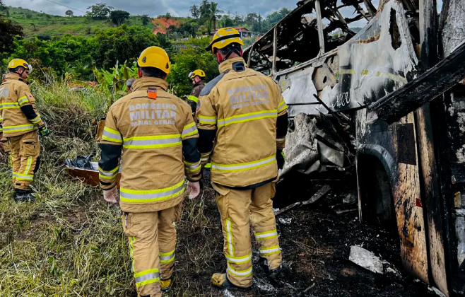 Sobe para 41 número de mortos em acidente em Minas Gerais